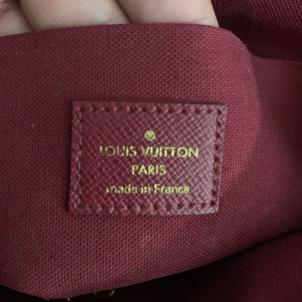 Louis Vuitton crossbody clutch. Strap detachable. Burgundy color interior. - Picture 7 of 7